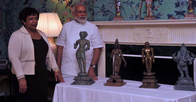 PM Modi at the ceremony for return of idols with US Attorney General Loretta E. Lynch. PM Modi at the ceremony for return of idols with US Attorney General Loretta E. Lynch.