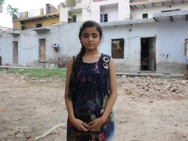 Apeksha studied in Hindi medium till class 5, but she shifted to English medium after getting a scholarship. (Parveen Kumar/HT Photo) Apeksha studied in Hindi medium till class 5, but she shifted to English medium after getting a scholarship. (Parveen Kumar/HT Photo)