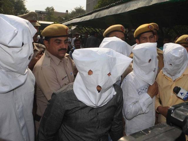 Delhi Police arrested memebers of a kidney racket gang in New Delhi on Friday. (HT Photo) Delhi Police arrested memebers of a kidney racket gang in New Delhi on Friday. (HT Photo)