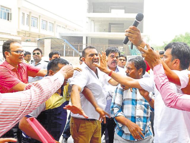 The incident took place on Monday when the official was talking to residents of Shalimar Garden who were protesting at the municipal office over civic issues. (Sakib Ali/HT Photo) The incident took place on Monday when the official was talking to residents of Shalimar Garden who were protesting at the municipal office over civic issues. (Sakib Ali/HT Photo)