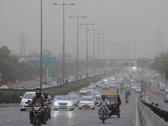The dust storm hit the city around 4:30 pm on Monday . The maximum temperature plunged from 42.7 degrees Celsius to 38.2 after the storm.(Parveen Kumar/HT Photo)