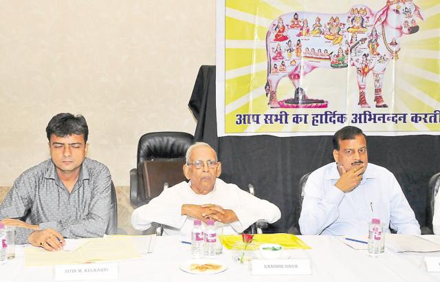 Goshala Sangh state president RK Agrawal (R) attends a meeting in Ranchi on Monday.(HT Photo)