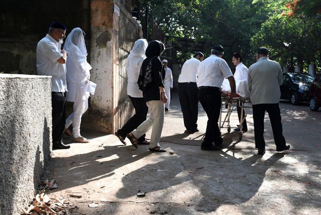 In this photo taken on May 10, 2016, friends and family members take part in a funeral procession of a member of the Parsi community at a prayer hall in Mumbai. (AFP) In this photo taken on May 10, 2016, friends and family members take part in a funeral procession of a member of the Parsi community at a prayer hall in Mumbai. (AFP)