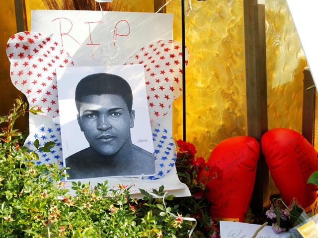 Fans of the late Muhammad Ali, the former world heavyweight boxing champion leave personal mementos as they pay their respects at the Ali Center in Louisville, Kentucky.(REUTERS) Fans of the late Muhammad Ali, the former world heavyweight boxing champion leave personal mementos as they pay their respects at the Ali Center in Louisville, Kentucky.(REUTERS)