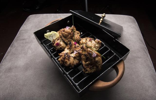 The bhatti ka murg was smoky, subtle and perfectly cooked. (Aalok Soni/HT Photo)
