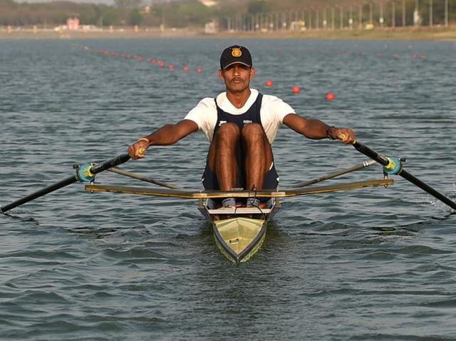 Indian rower Dattu Bhokanal takes part in a training session at the College of Military Engineering in Pune.(AFP Photo)