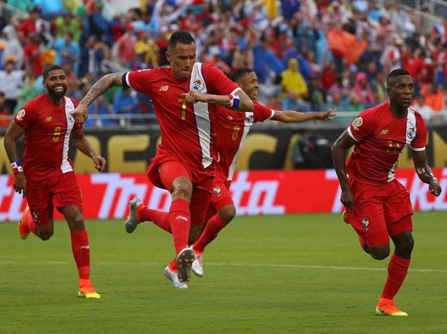 Blas Perez celebrates his second goal.(AFP)