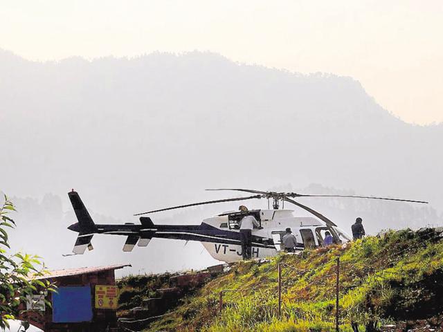 A helicopter at a helipad near Phata, en route to Kedarnath shrine, in Rudraprayag district.(Neha Pant/HT photo)