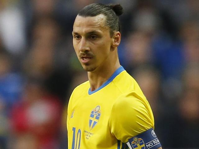 Zlatan Ibrahimovic says he could use his image to boost the dismal ratings of French President Francois Hollande.(REUTERS)