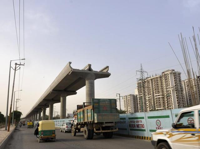 The Uttar Pradesh government wants that the 30-km under- construction Noida-Greater Noida metro link be included in the ‘fast-track projects of Prime Minister’s progress list’.(Sunil Ghosh/Hindustan Times)