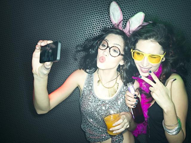 We get you expert tips on how to create a ‘heart’ worthy post for your social selfies. We get you expert tips on how to create a ‘heart’ worthy post for your social selfies.