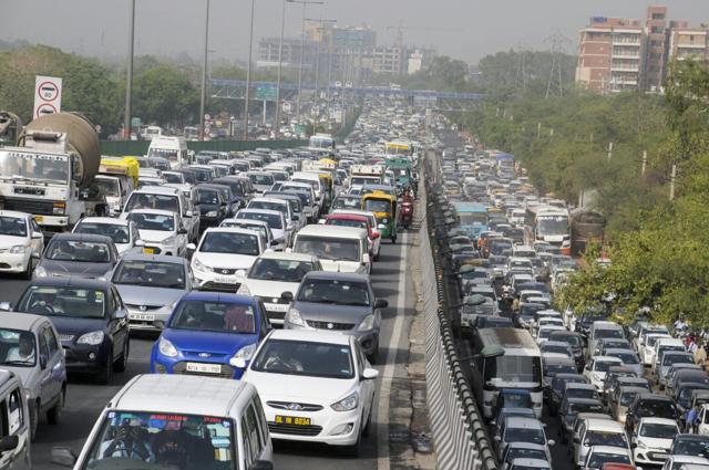 The collision also to a traffic jam on the National Highway-8 towards Delhi that lasted for more three hours till the damaged load carrier was removed from the accident site. (Parveen Kumar/HT Photo) The collision also to a traffic jam on the National Highway-8 towards Delhi that lasted for more three hours till the damaged load carrier was removed from the accident site. (Parveen Kumar/HT Photo)