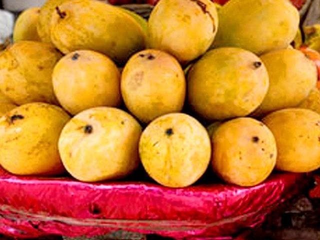 The Bhagalpur administration, which traditionally sent gift packs containing Zardalu mangoes on the state government’s behalf, feels the produce this year is not up to the mark.(HT File Photo) The Bhagalpur administration, which traditionally sent gift packs containing Zardalu mangoes on the state government’s behalf, feels the produce this year is not up to the mark.(HT File Photo)