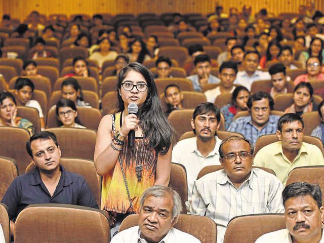 Students and parents attend the ‘Open Day’ session at Zakir Hussain College in New Delhi on Wednesday. (Sushil Kumar/HT) Students and parents attend the ‘Open Day’ session at Zakir Hussain College in New Delhi on Wednesday. (Sushil Kumar/HT)