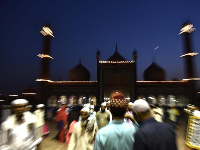 A view of a gathering of devotees in front of Delhi’s Jama Masjid. (Vipin Kumar/HT Photo) A view of a gathering of devotees in front of Delhi’s Jama Masjid. (Vipin Kumar/HT Photo)