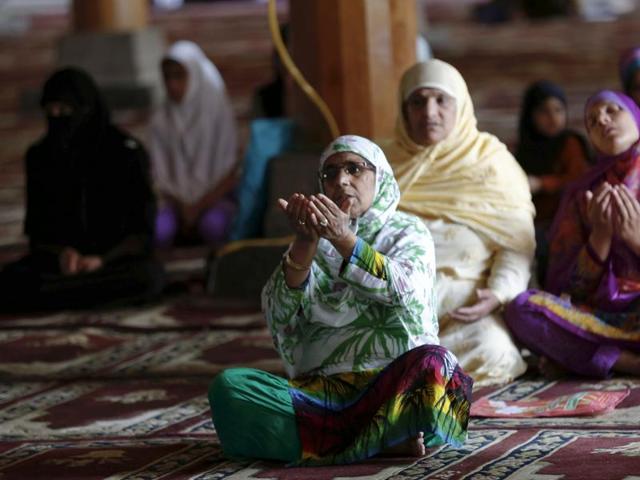 People pray on the first day of Ramzan inside Srinagar’s Jamia Masjid. Thousands of people across Jammu and Kashmir offered prayers on the last Friday of the holy month of Ramadan on Friday. (Waseem Andrabi /HT Photo) People pray on the first day of Ramzan inside Srinagar’s Jamia Masjid. Thousands of people across Jammu and Kashmir offered prayers on the last Friday of the holy month of Ramadan on Friday. (Waseem Andrabi /HT Photo)