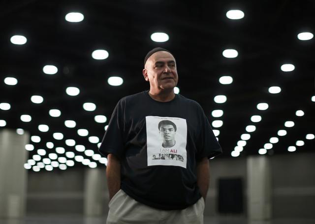 Ali Aldhefary arrives to take part in the jenazah, an Islamic funeral prayer, for the late boxing champion Muhammad Ali in Louisville, Kentucky. (Reuters Photo) Ali Aldhefary arrives to take part in the jenazah, an Islamic funeral prayer, for the late boxing champion Muhammad Ali in Louisville, Kentucky. (Reuters Photo)