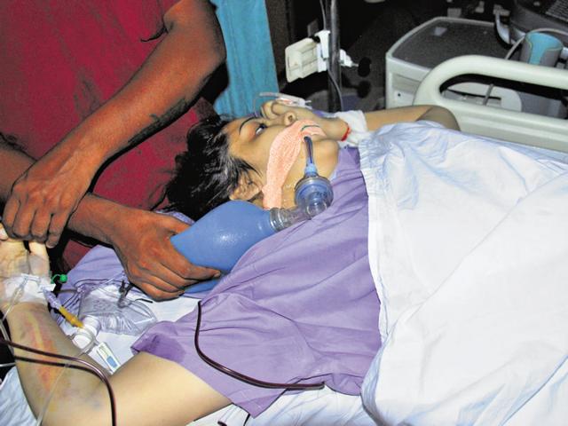 Yashi Dixit was rushed to a private hospital in Ghaziabad as she suffered multiple injuries. Her condition is critical, doctors said. (Sakib Ali/HT) Yashi Dixit was rushed to a private hospital in Ghaziabad as she suffered multiple injuries. Her condition is critical, doctors said. (Sakib Ali/HT)