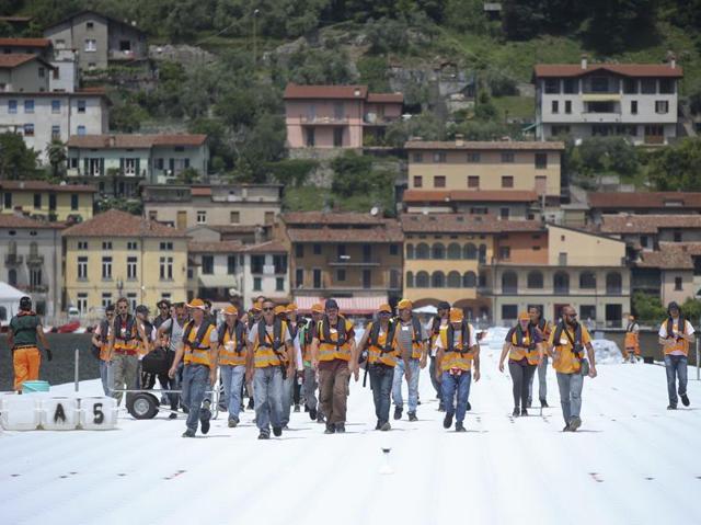 The fabric of the installation will also continue a further 1.5 kilometers into the streets of San Paolo and Sulzano to create a sense of fluidity and harmony between the water and the land. (AP)