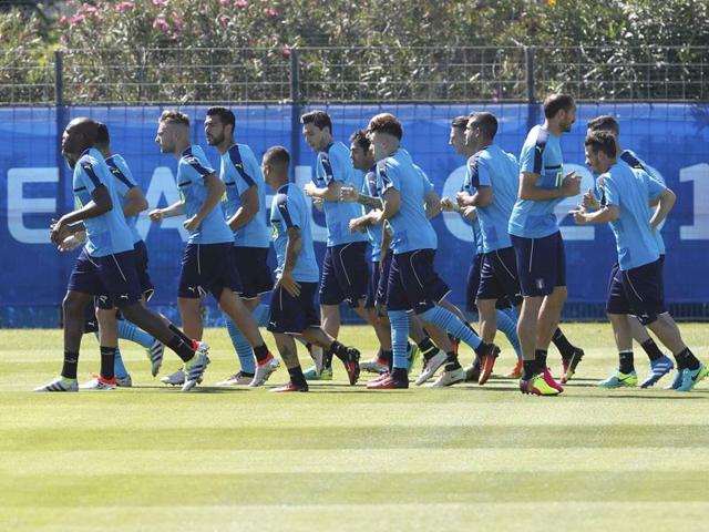 Italy's players train during a practice session in Montepellier. (Reuters Photo) Italy's players train during a practice session in Montepellier. (Reuters Photo)