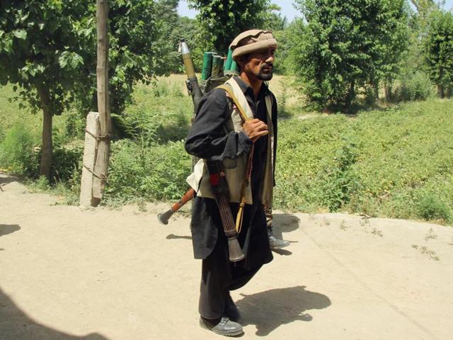 Afghan policemen patrol outside of Kunduz city, Afghanistan June 8, 2016. (REUTERS) Afghan policemen patrol outside of Kunduz city, Afghanistan June 8, 2016. (REUTERS)