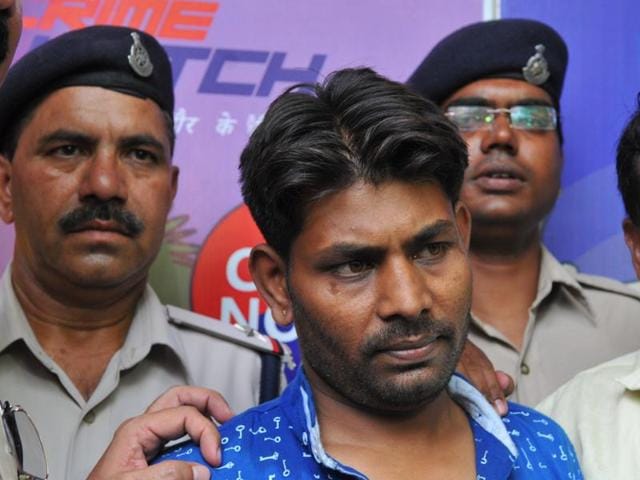 Sonu Sarkade is produced before media by police at a press conference in Indore on Wednesday.(Shankar Mourya/HT photo) Sonu Sarkade is produced before media by police at a press conference in Indore on Wednesday.(Shankar Mourya/HT photo)