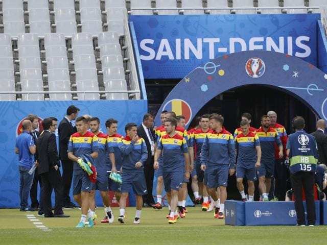 Romania’s players enter the pitch for a training session at Stade de France, Paris. (Reuters Photo) Romania’s players enter the pitch for a training session at Stade de France, Paris. (Reuters Photo)