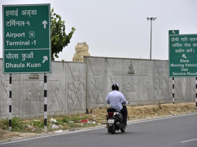 The under-construction wall near the Terminal-3 at IGI Airport in New Delhi. (Sanveev Verma/HT Photo) The under-construction wall near the Terminal-3 at IGI Airport in New Delhi. (Sanveev Verma/HT Photo)
