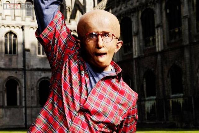 Amitabh played a 12-year-old in Paa. Amitabh played a 12-year-old in Paa.