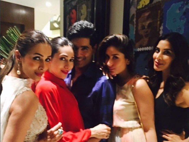 Malaika Arora Khan, Karisma Kapoor, Manish Malhotra, Kareena Kapoor Khan and Sophie Choudry party together in Mumbai. (Instagram)
