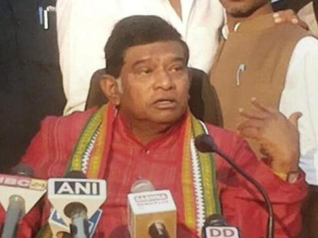 Former chief minister of Chhatisgarh Ajit Jogi addresses a press conference in Raipur.(PTI) Former chief minister of Chhatisgarh Ajit Jogi addresses a press conference in Raipur.(PTI)