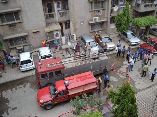 Around 4 pm on Thursday, neighbours saw flames coming out of the flat after which the fire department was alerted. (HT Photo) Around 4 pm on Thursday, neighbours saw flames coming out of the flat after which the fire department was alerted. (HT Photo)