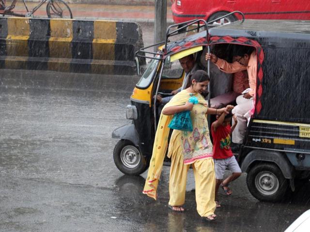 The dust storm and rain brought much needed respite from the scorching heat on Friday. (Parveen Kumar/HT Photo) The dust storm and rain brought much needed respite from the scorching heat on Friday. (Parveen Kumar/HT Photo)