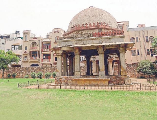 Realty agents say prices of properties close to an ancient monument are considerably higher than the prevailing prices provided that the construction is new. Realty agents say prices of properties close to an ancient monument are considerably higher than the prevailing prices provided that the construction is new.