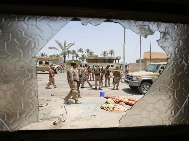 Iraqi soldiers patrol the streets of Saqlawiyah, north west of Fallujah, on June 8, 2016, during an operation to regain territory from the Islamic State (IS). (AFP) Iraqi soldiers patrol the streets of Saqlawiyah, north west of Fallujah, on June 8, 2016, during an operation to regain territory from the Islamic State (IS). (AFP)