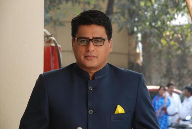 Actor Ayub Khan says he is used to keeping Roza while working after years of doing it.