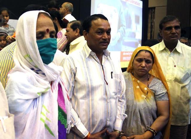 The decision to donate 19-year-old Durgesh Malviya’s heart, kidney, liver and skin was hard for his farmer father Prem Lal Malviya. But he did it because he thinks that at least this way a part of his son will continue to live. (HT Photo) The decision to donate 19-year-old Durgesh Malviya’s heart, kidney, liver and skin was hard for his farmer father Prem Lal Malviya. But he did it because he thinks that at least this way a part of his son will continue to live. (HT Photo)