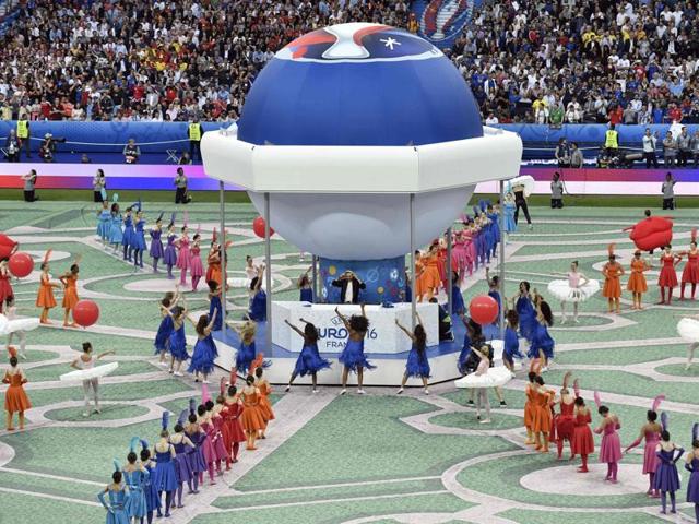A general view shows the opening ceremony prior to the kick off for the Euro 2016 group A football match between France and Romania. (AFP)