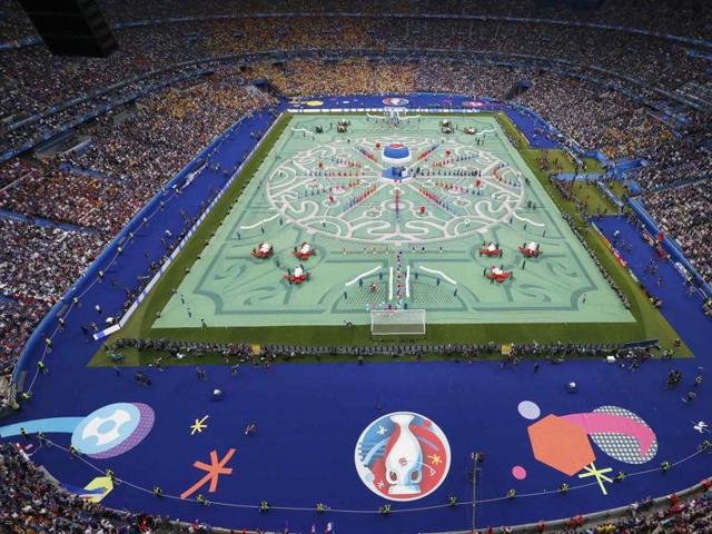 There were only cheers inside the stadium, however, as Payet wrapped up the three points following Olivier Giroud’s headed opening goal for the hosts just before the hour that was cancelled out by Bogdan Stancu’s penalty eight minutes later. (REUTERS)