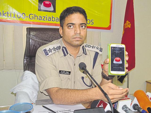 The app, Shakti100-Ghaziabad police SOS, can be downloaded on android platforms from Google play store. (Sakib Ali/HT) The app, Shakti100-Ghaziabad police SOS, can be downloaded on android platforms from Google play store. (Sakib Ali/HT)