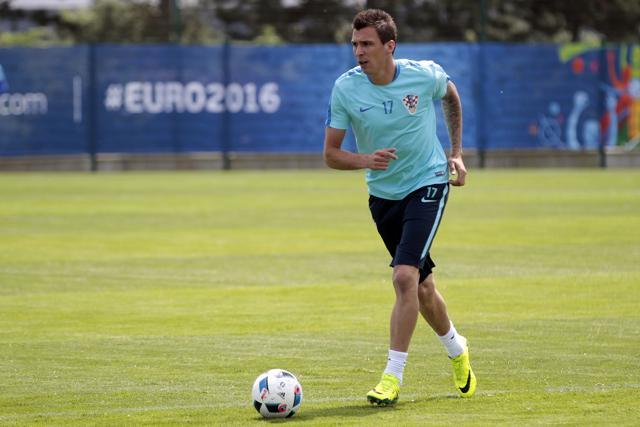 Croatia's Mario Mandzukic has urged his side to put their Euro 2008 quarterfinal exit on penalties, at the hands of Turkey, behind them. (AFP) Croatia's Mario Mandzukic has urged his side to put their Euro 2008 quarterfinal exit on penalties, at the hands of Turkey, behind them. (AFP)