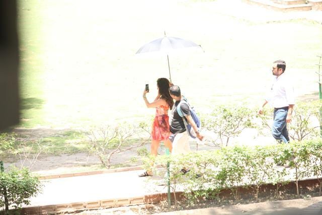 Shraddha Kapoor spotted shooting in Delhi. (Manoj Verma/HT photo) Shraddha Kapoor spotted shooting in Delhi. (Manoj Verma/HT photo)