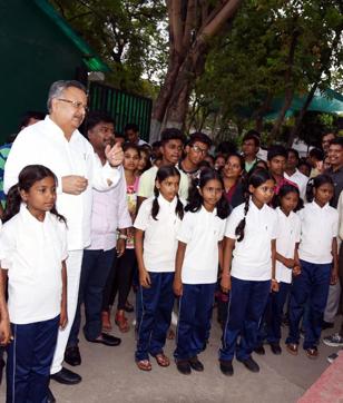 Chhattisgarh chief minister Raman Singh with tribal students at his official residence in Raipur. (Ejaz Kaiser/Hindustan Times)