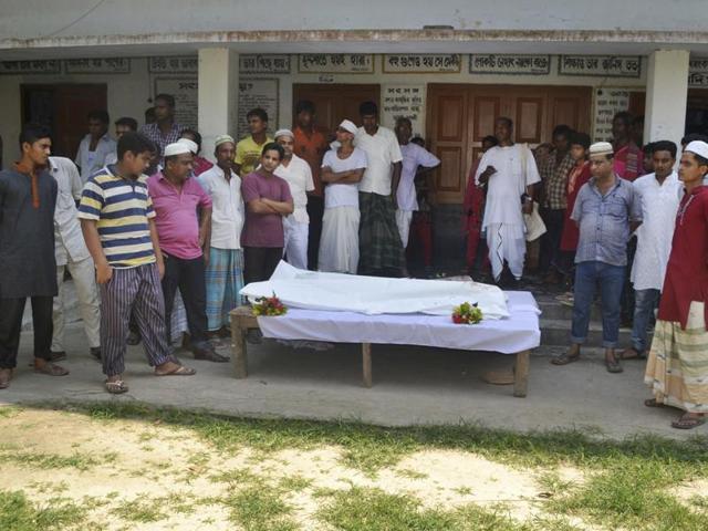 Locals surround the body of a Hindu holy man after assailants hacked him to death in Pabna, Bangladesh, on June 10, 2016. Hindus in the Muslim-majority country want the Indian government to take up the matter of their safety and security with Dhaka. (AP) Locals surround the body of a Hindu holy man after assailants hacked him to death in Pabna, Bangladesh, on June 10, 2016. Hindus in the Muslim-majority country want the Indian government to take up the matter of their safety and security with Dhaka. (AP)