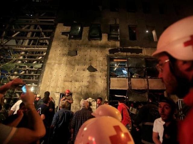 Red Cross members work at the site of an explosion at Blom Bank in Beirut, June 12, 2016. (Reuters)