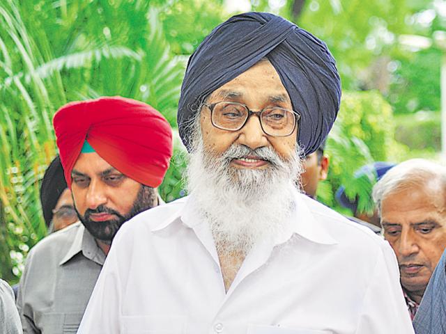 The controversy surrounding filmmaker Anurag Kashyap’s Udta Punjab has pitch-forked Punjab’s drug issue back to the spotlight as the state heads for another election. This time, the AAP sniffs an opportunity as wary Akalis look to revive the steam in their campaign against drugs, while a confused Congress hopes for a comeback from a decade in the wilderness. (Hindustan Times Photo) The controversy surrounding filmmaker Anurag Kashyap’s Udta Punjab has pitch-forked Punjab’s drug issue back to the spotlight as the state heads for another election. This time, the AAP sniffs an opportunity as wary Akalis look to revive the steam in their campaign against drugs, while a confused Congress hopes for a comeback from a decade in the wilderness. (Hindustan Times Photo)