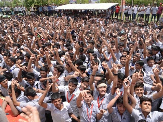 Students celebrate at Allen Career Institute in Kota, Rajasthan. Three of institute’s students have bagged top three ranks in JEE-Advanced 2016.(AH Zaidi/HT photo)