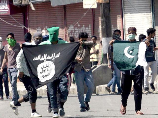 File photo of Kashmiri protesters displaying Pakistani and IS flags during a protest against the alleged desecration of Jama Masjid by police in Srinagar, Jammu-Kashmir.(Waseem Andrabi/ HT Photo)