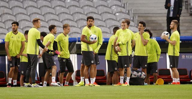 Players gather during a training session of the German soccer team in the Pierre-Mauroy stadium. (AP Photo) Players gather during a training session of the German soccer team in the Pierre-Mauroy stadium. (AP Photo)