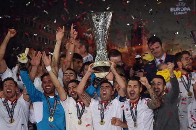 Sevilla players celebrate with the trophy after winning the UEFA Europa League final against Liverpool (AFP Photo)